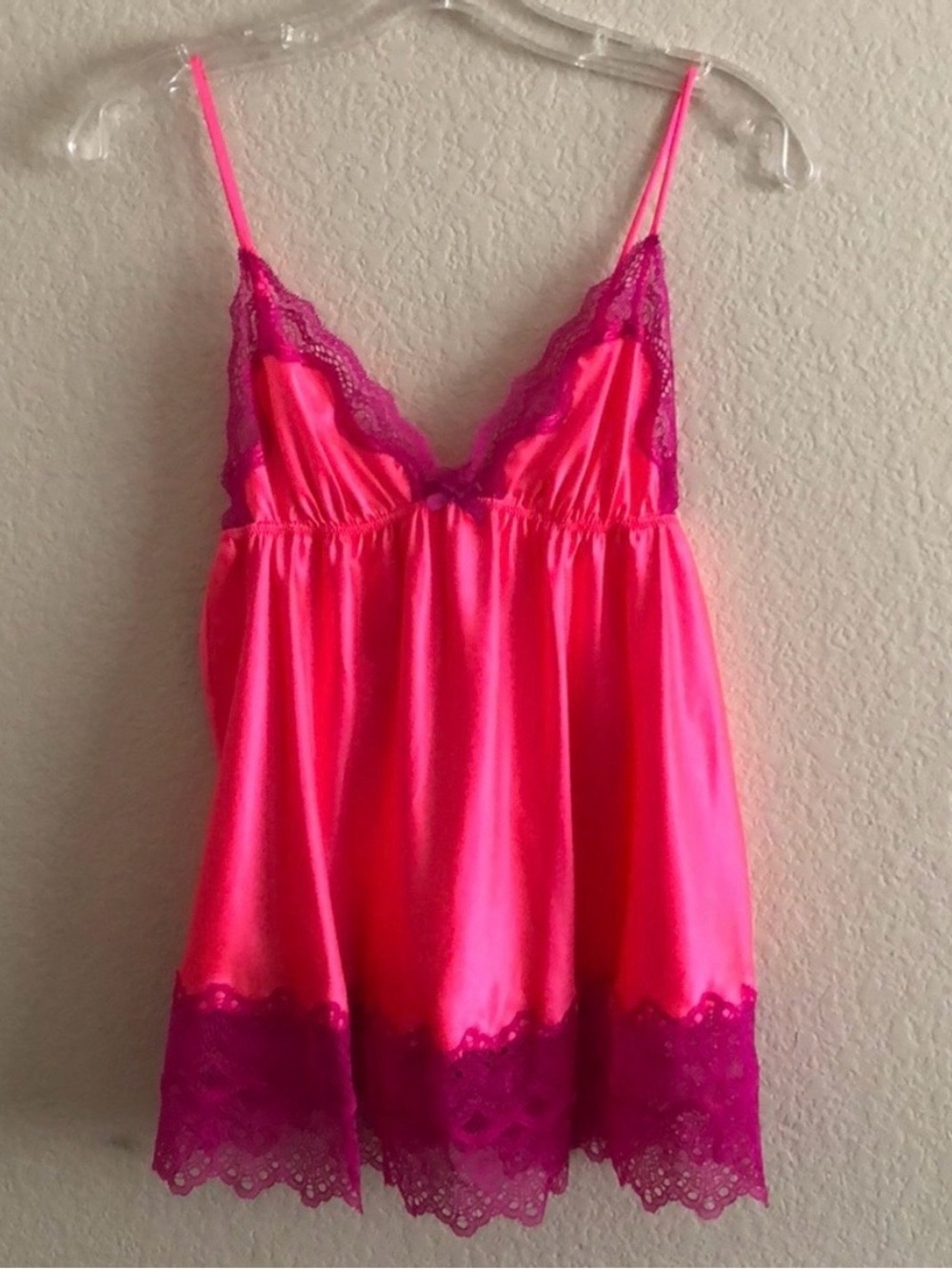 VS Neon Chemise